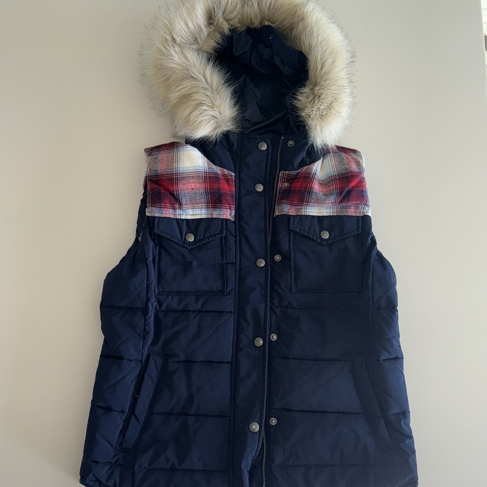 Gap Navy Primaloft Vest with plaid upper & Fur hood. Size Medium. Worn 2x.